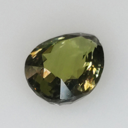 1.54 ct Saphir changement de couleur 7.79x6.35mm