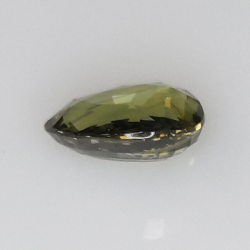 1.54 ct Saphir changement de couleur 7.79x6.35mm