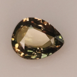 1.54 ct Saphir changement de couleur 7.79x6.35mm