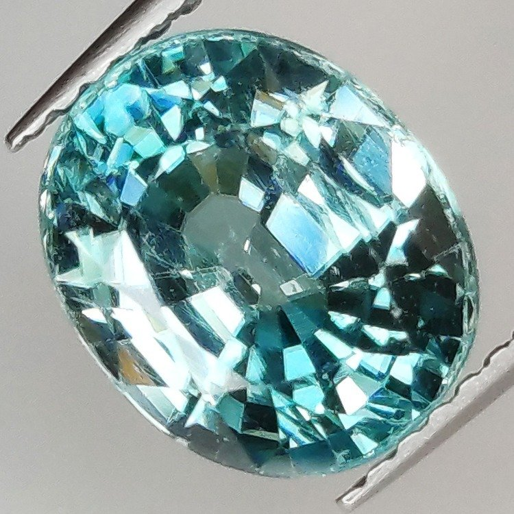 5.21ct Zircon Bleu Coupe Ovale 9.74x8.01mm