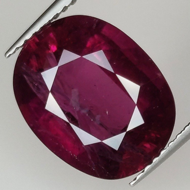 5,87ct Turmalina Rubelita Talla Oval 13,09x10,41mm