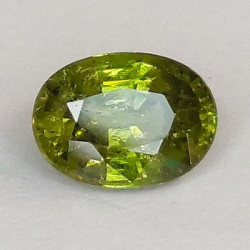 1,65 ct Demantoid-Granat im Ovalschliff, 7,99 x 5,78 mm