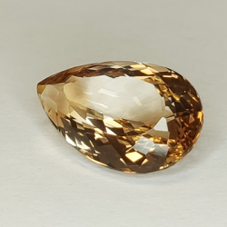 12,73 ct Champagner-Topas im Birnenschliff, 19,25 x 11,56 mm