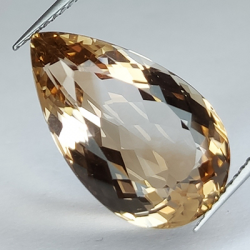 12,73 ct Champagner-Topas im Birnenschliff, 19,25 x 11,56 mm