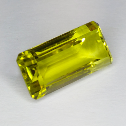 18,99 ct Zitronenquarz im Smaragdschliff, 26,00 x 9,81 mm