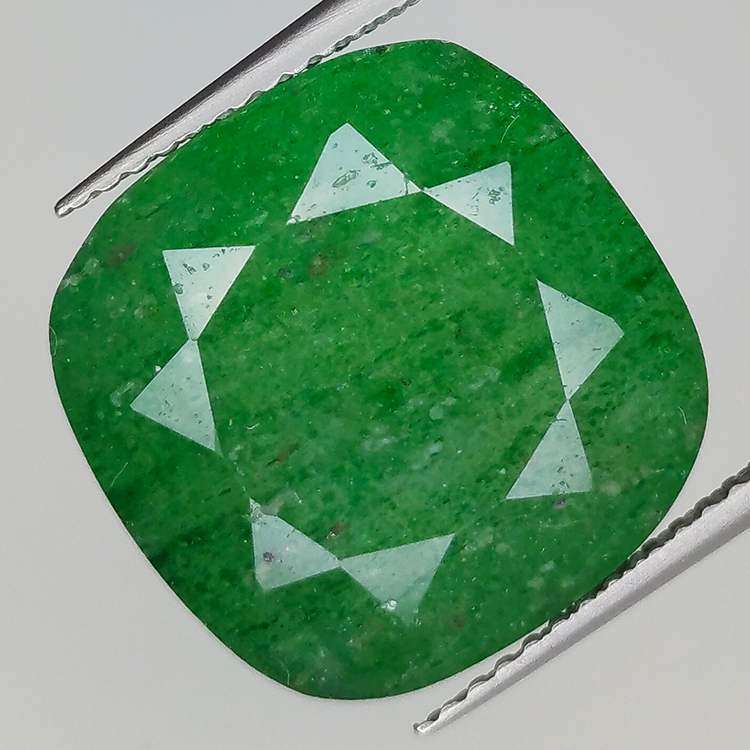 13.34ct Cuarzo verde talla cojín 14,92x15,17mm