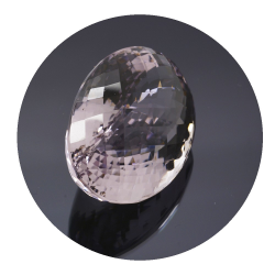 Ametista rosa da 80,26 ct proveniente dalla Francia, 33,61x23,70 mm