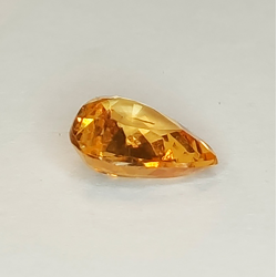 2,99 ct Hessonit-Granat im Birnenschliff, 10,09 x 9,50 mm