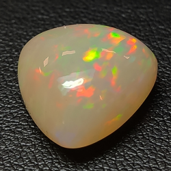 9,86 ct Opal-Cabochon-Triller 15,23 x 8,87 mm