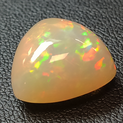 9.86ct Opal cabochon trillant 15.23x 8.87mm