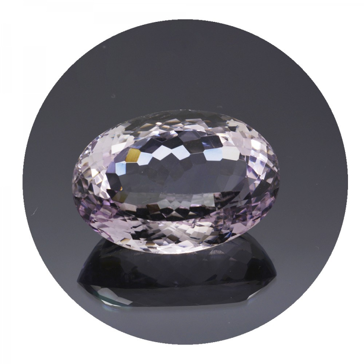 Ametista rosa da 42,07 ct proveniente dalla Francia, 27,03x18,55 mm