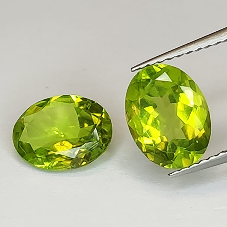 Peridoto talla oval 9x7mm 1pz