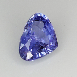 0,84 ct blauer Saphir im Herzschliff, 6,59 x 5,13 mm