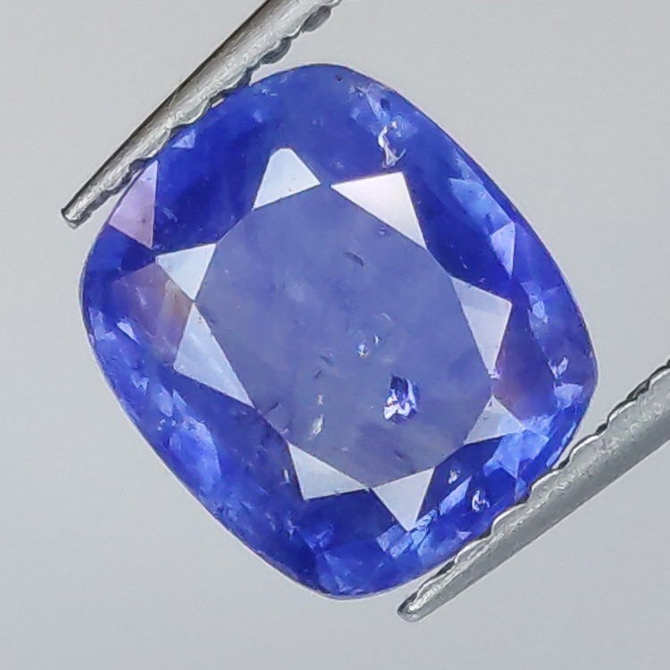 2,37 ct Saphir im Kissenschliff, 8,25 x 7,19 mm