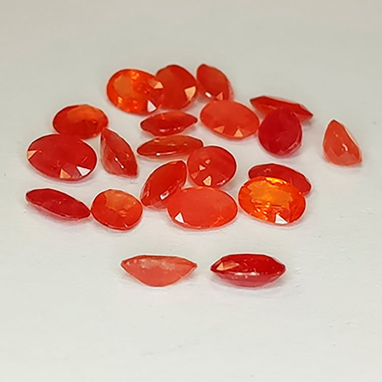 Saphir orange de 9,93 ct, taille ovale, 21 pièces