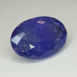 Tanzanite bleue 15,59 ct, taille ovale 19,06 x 12,95 mm