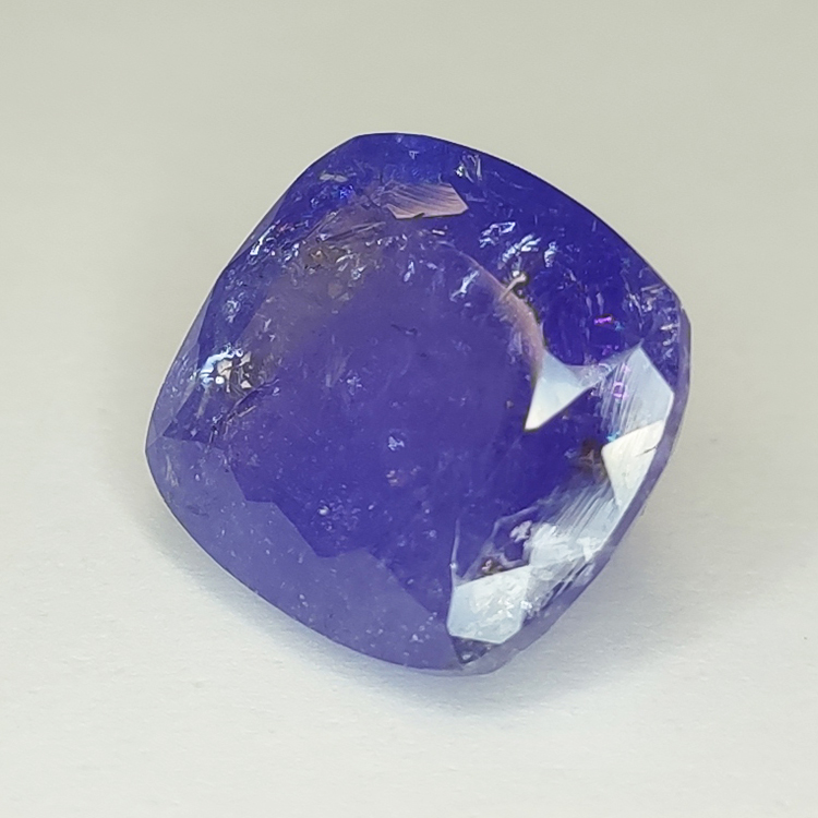 Taglio a cuscino di tanzanite blu da 15,45 ct, 15,03 x 13,71 mm