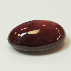 25,35 ct ovaler Sternrubin-Cabochon, 25,35 x 12,93 mm