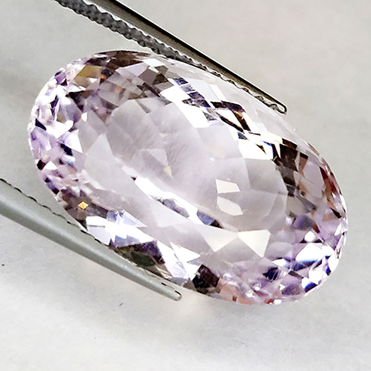 12,82 ct, kleines Oval 17,43x10,90 mm.