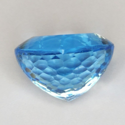 Topaze bleue 54,14 ct taille poire 22,32 x 20,75 mm