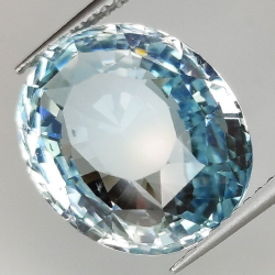 Topaze bleue 11,87 ct taille ovale 14,23 x 11,97 mm