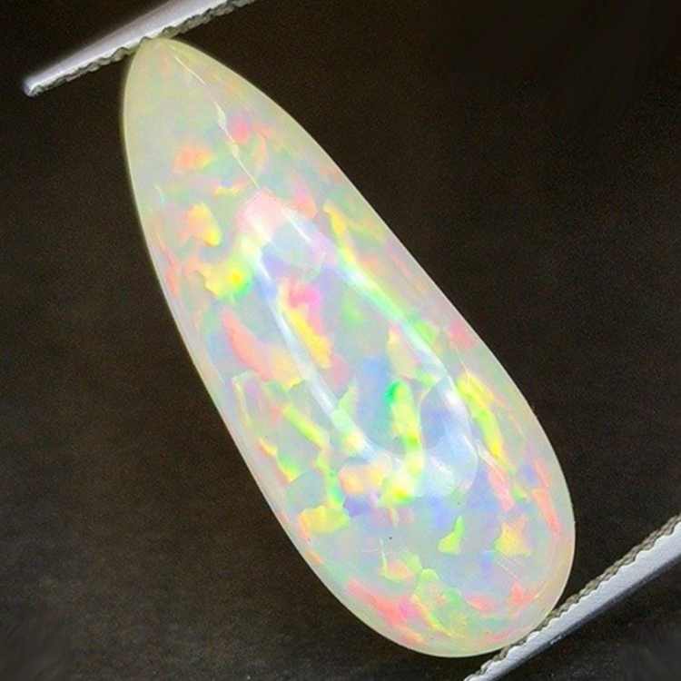 9,83 ct Opal-Cabochon-Schliff 23,52 x 9,26 mm