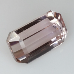 17,42 ct Kunzit-Smaragdschliff 17,56 x 1,61 mm