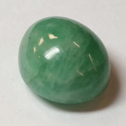 7,48 ct Smaragd im Cabochon-Ovalschliff 13,27 x 10,93 mm