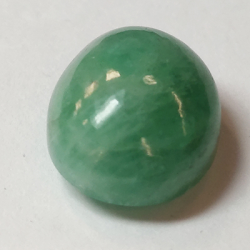 7,48 ct Smaragd im Cabochon-Ovalschliff 13,27 x 10,93 mm