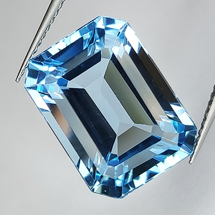 Topaze bleue 14,55 ct taille émeraude 15,60x11,74 mm