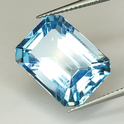 Topaze bleue 14,55 ct taille émeraude 15,60x11,74 mm