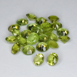 4.86ct Green Peridot Round Cut 3.5mm