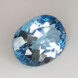 Topaze naturelle 14,37 ct, taille ovale 17,10 x 12,87 mm