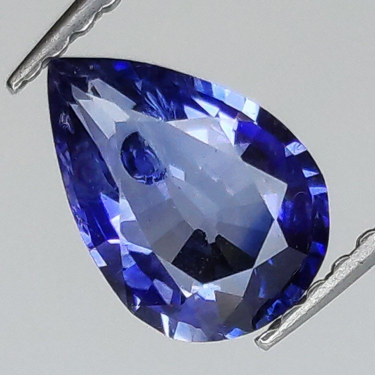 1.21 ct Pear cut sapphire 8.09 x 5.66 mm