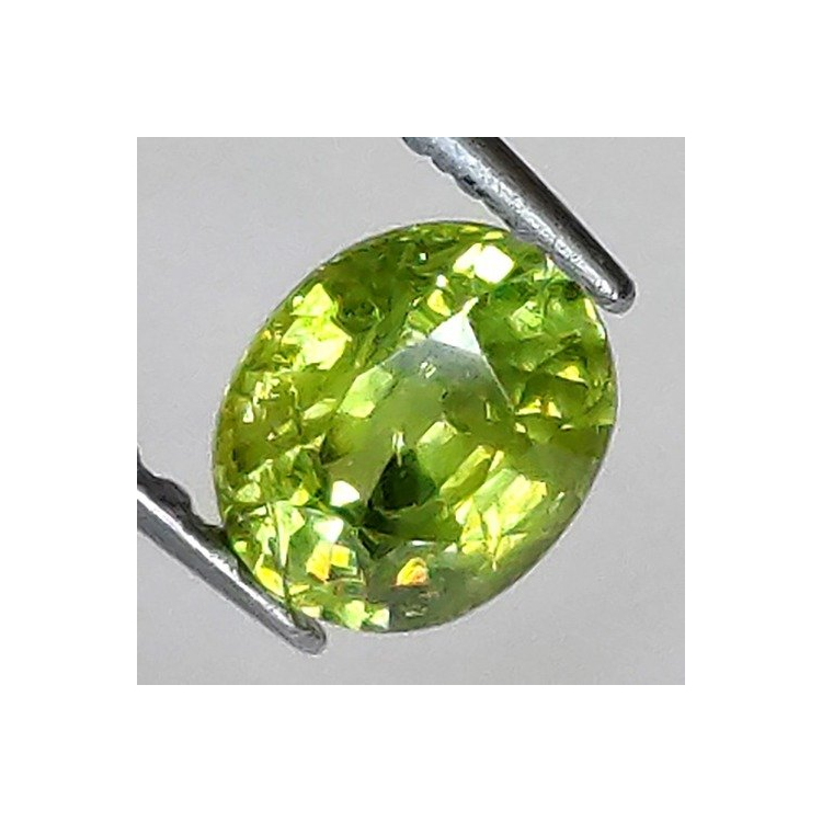 0,61ct Granate Demantoide talla oval 5,36x4,48mm