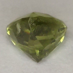 0,47 ct Demantoid-Granat im Trilliantschliff, 4,45 x 4,41 mm