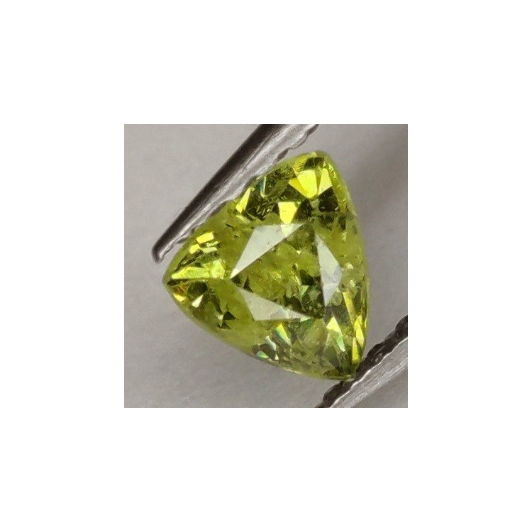 Grenat démantoïde 0,47 ct taille trilliant 4,45 x 4,41 mm