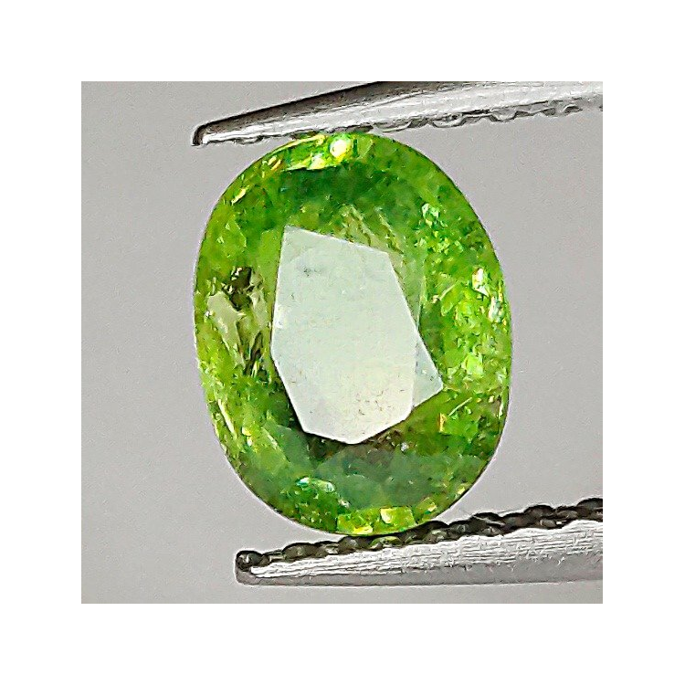 0,72 ct Demantoid-Granat im Ovalschliff 5,84 x 4,51 mm