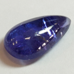 5,21 ct blauer Tansanit im Birnenschliff-Cabochon, 14,72 x 8,48 mm