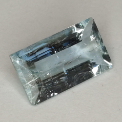 1,62 ct Aquamarin im Rechteckschliff 10,85 x 6,02 mm