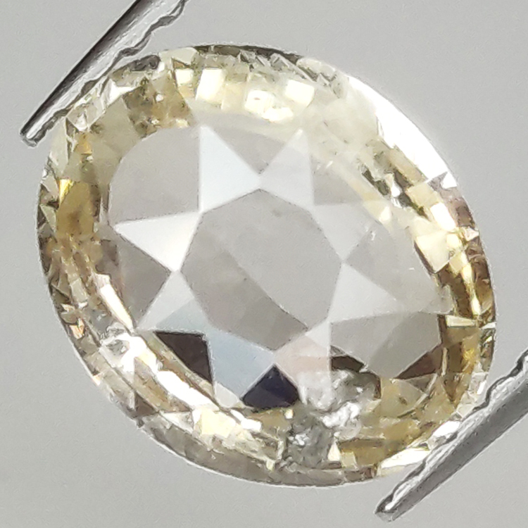 2,28 ct Padparascha-Saphir im Ovalschliff, 9,24 x 7,53 mm