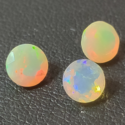 1,99 ct Opal im Rundschliff 6 mm