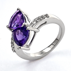 Ring aus Silber, Amethyst und Topas