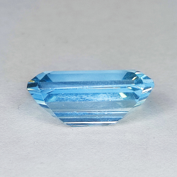 13,95 ct Topas im Smaragdschliff, 15,93 x 11,97 mm