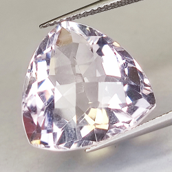 Améthyste violette 12,67 ct, taille trillion, 15,97 x 15,82 mm