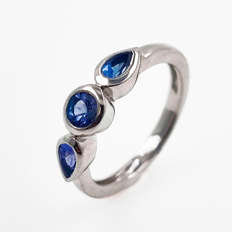 Anello in argento e tanzanite