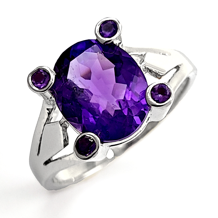 Rhodinierter Ring aus 925er Silber mit Amethyst