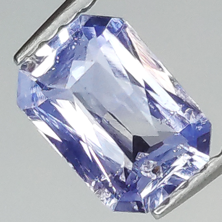 0,87ct Saphir taille émeraude 6,87 x 4,80 mm