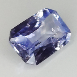 0,87ct Saphir taille émeraude 6,87 x 4,80 mm