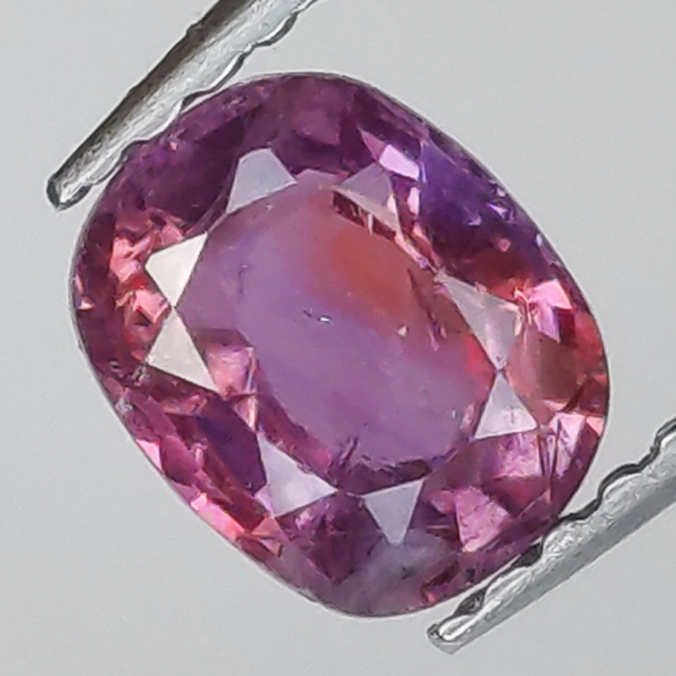 0.95ct Zafiro talla cojin 6.40 x 5.17  mm